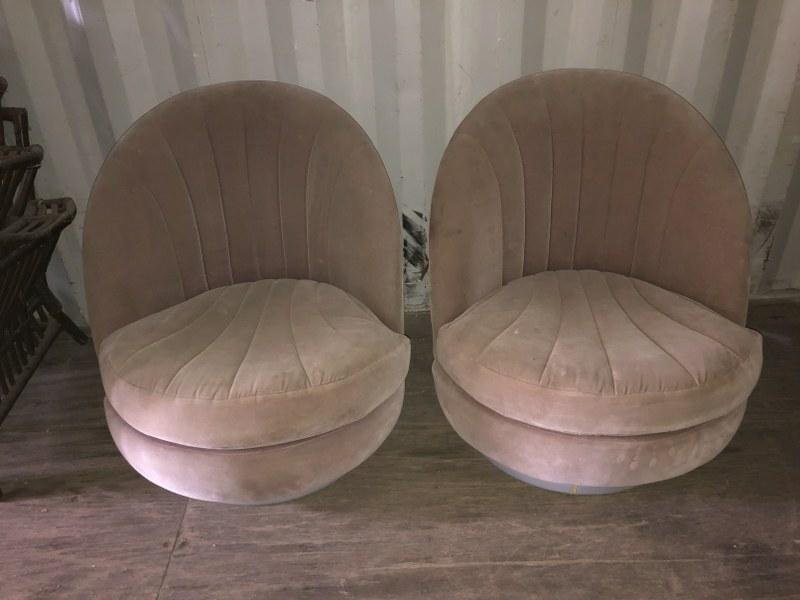 PR. THAYER COGGIN DESIGNED BY MILO BAUGHMAN SWIVEL: PR. THAYER COGGIN DESIGNED BY MILO BAUGHMAN SWIVEL CHAIRS, CIRCA 1980'S OR SO, COULD USE CLEANING OR REUPHOLSTERY, FROM INTERIOR DECORATRS STORAGE WAREHOUSE.