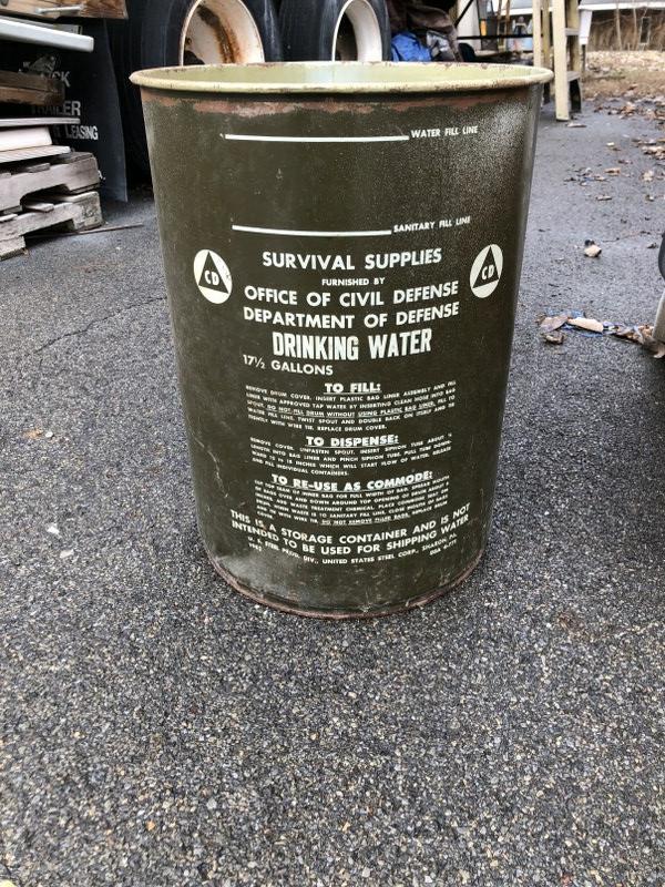 OLDER MILITARY CIVIL DEFENSE DRINKING WATER BARREL.: OLDER MILITARY CIVIL DEFENSE DRINKING WATER BARREL. FROM LOCAL ESTATE, MEASURES 22.5" HIGH X 16.5" ACROSS. SOME DINGS AND WEAR.