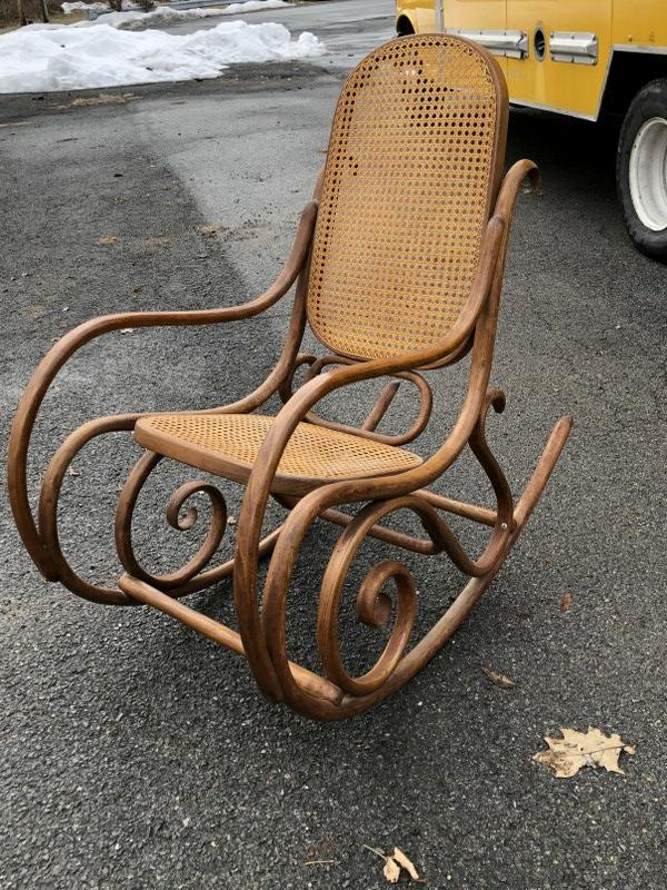 OLDER BENTWOOD ROCKER,CAN IN VERY NICE CONDITION: OLDER BENTWOOD ROCKER,CAN IN VERY NICE CONDITION, FROM LOCAL ESTATE. PROBABLY THONET, IS MY GUESS....