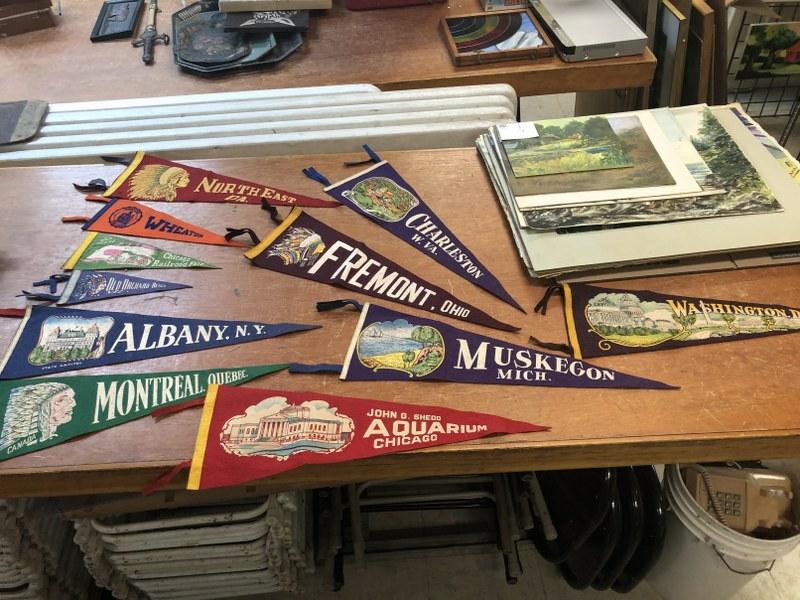 LOT OF OLDER FELT SOUVENIR PENNANTS, IN GOOD ESTATE: LOT OF OLDER FELT SOUVENIR PENNANTS, IN GOOD ESTATE CONDITION OVERALL.