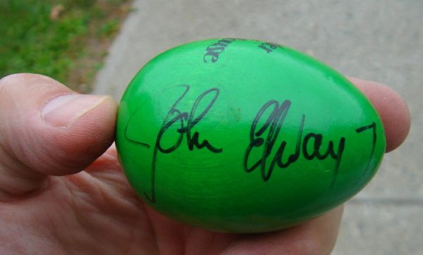 SIGNED JOHN ELWAY WHITE HOUSE EASTER EGG: SIGNED 1989 EASTER EGG, AT THE WHITE HOUSE, SIGNED BY JOHN ELWAY