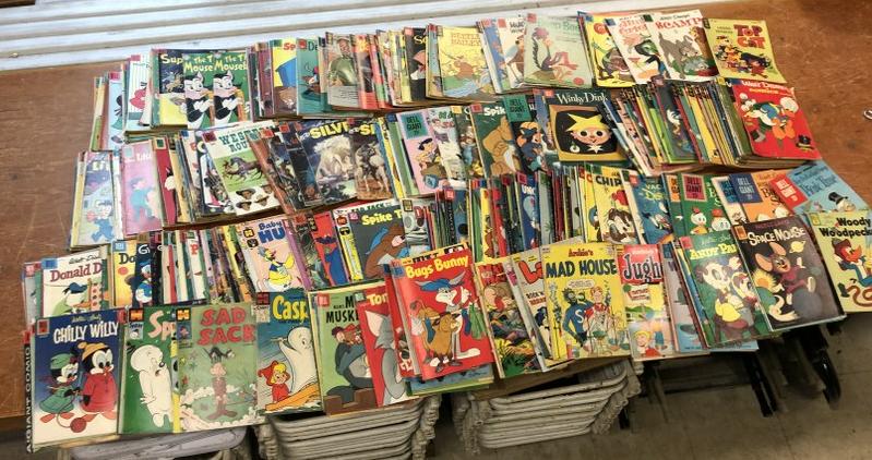 ESTATE LOT HUNDREDS OF MOSTLY 1960'S COMIC BOOKS, NOT (1 of 7)