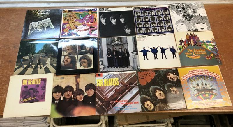 15 LP BEATLES BRITISH PRESSING LOT INCLUDES WITH THE: 15 LP BEATLES BRITISH PRESSING LOT INCLUDES WITH THE BEATLES (PCS 3045), BEATLES FOR SALE (PCS 3062), PLEASE PLEASE ME (PCS 3042), HARD DAY'S NIGHT (PCS 3058), HELP (PMC 1255), RUBBER SOUL (PCS 3075),
