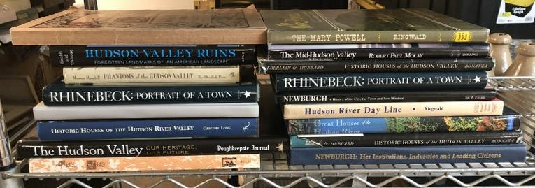 (17) HUDSON VALLEY RELATED BOOKS, MOSTLY ARCHITECTURE: (17) HUDSON VALLEY RELATED BOOKS, MOSTLY ARCHITECTURE RELATED, SOME MARY POWELL, SOME SOFT COVER, SOME HARD COVER WITH DUST JACKETS, FROM LOCAL ARCHITECTURAL HISTORIAN'S ESTATE.