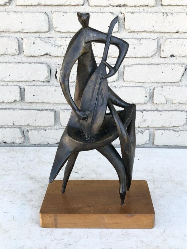 MID CENTURY MODERN BRONZE SCULPTURE OF BASSPLAYER (1 of 8)