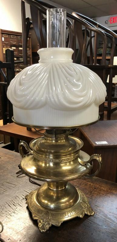 BRADLEY & HUBBARD BRASS BASE CONVERTED OIL LAMP W/WHITE (1 of 4)