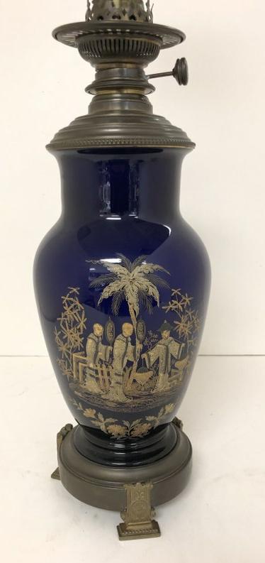 BEAUTIFUL ASIAN PORCELAIN TABLE LAMP W/GOLD SCENIC (1 of 6)