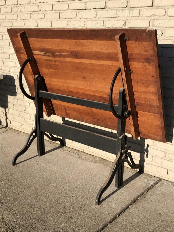 WONDERFUL CAST IRON BASE DRAFTING TABLE FROM WOODSTOCK (1 of 5)