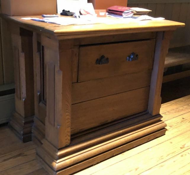 1 DRAWER OAK CABINET, SPLIT ON TOP, WITH RAISED PANEL (1 of 1)
