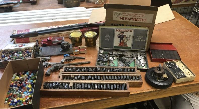 ESTATE LOT INCL. BB GUN IN BOX, 2 LOTS OF MARBLES,: ESTATE LOT INCL. BB GUN IN BOX, 2 LOTS OF MARBLES, PEANUT BUTTER TINS, DOMINOES, (3) BOXES OF PRINTING LETTERS FROM OLD MONUMENT MAKER, 4 CAP GUNS INCL. BUFFALO BILL, MECCANO BUILDING SET, 1939 WORLDS