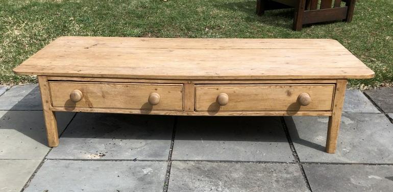 CONTINENTAL PINE SCRUBBED FINISH COFFEE TABLE W/2 (1 of 1)