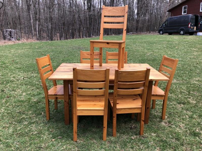 PINE COUNTRY STYLE KITCHEN TABLE W/7 CHAIRS, TABLE HAS (1 of 2)