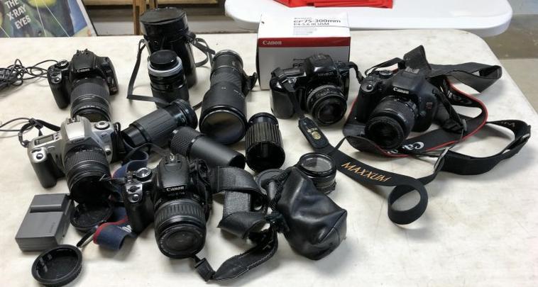 ESTATE CAMERA LOT MOSTLY CANNON AND ONE MINOLTA, SOME (1 of 7)