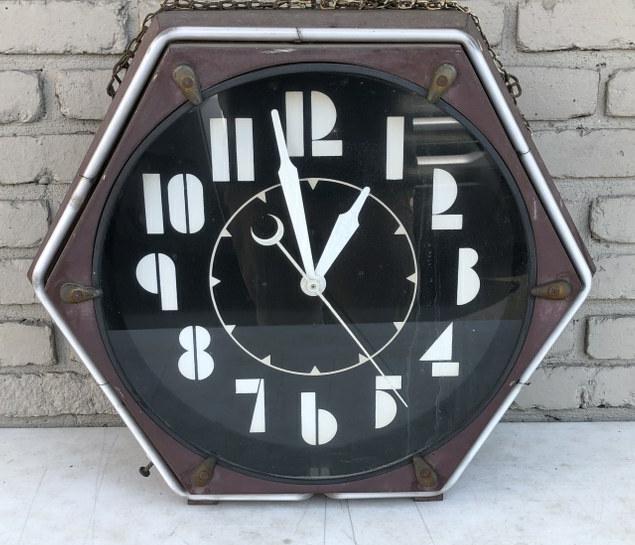 ART DECO NEON CLOCK MADE BY ELECTRIC NEON CLOCK CO. (1 of 10)