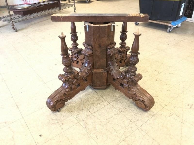 AS IS AS FOUND VICTORIAN WALNUT DINING TABLE W/CARVED (1 of 4)