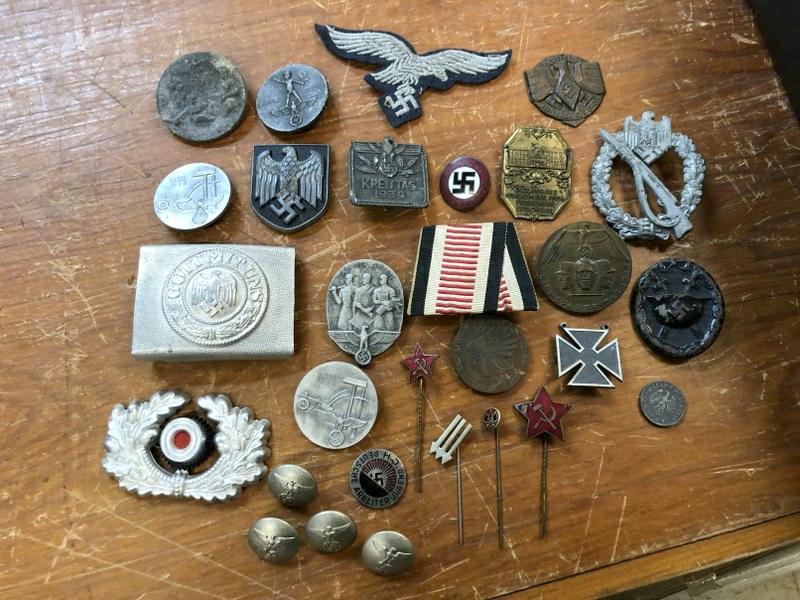 ESTATE LOT WW II USA & GERMAN MEDALS, PATCHES, ETC, (1 of 9)