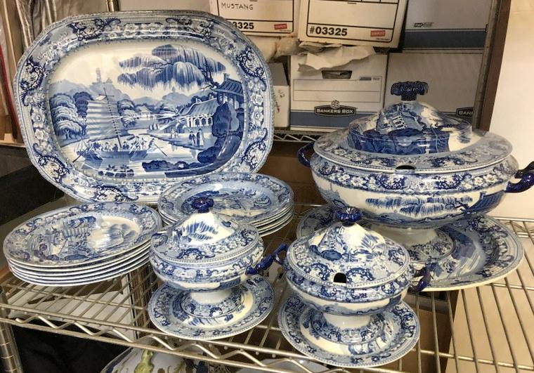 ESTATE LOT BLUE & WHITE SCENIC DAVENPORT CHINA, FROM (1 of 9)