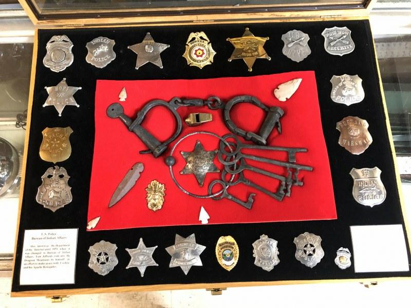 DISPLAY CASE WITH REPRODUCTION US INDIAN POLICE BADGES (1 of 2)