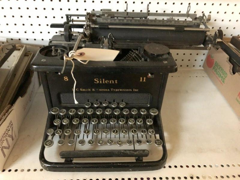 OLD L C SMITH & CORONA TYPEWRITER, NICE ESTATE (1 of 2)