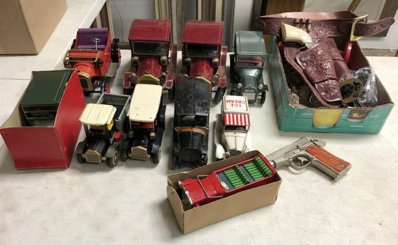 LOT TIN CARS, NOT SO OLD, & REPRODUCTION CAST IRON: LOT TIN CARS, NOT SO OLD, & REPRODUCTION CAST IRON SEDAN, CAP GUNS, FROM LOCAL ESTATE.