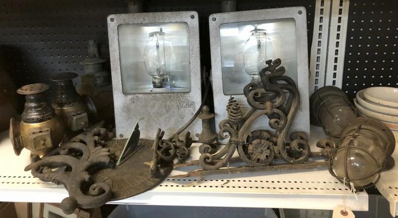 MISC METAL LOT FROM BROOKLYN ESTATE INCLUDES PR OF (1 of 7)