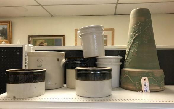 MISC BARN LOT INCLUDING 6 PCS OF STONEWARE AND BASE OF (1 of 1)