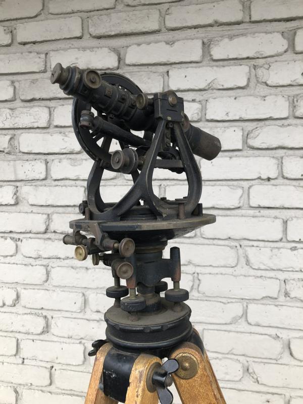 EARLY SURVEYORS TRANSIT AND TRIPOD, MADE OF BRASS (1 of 8)