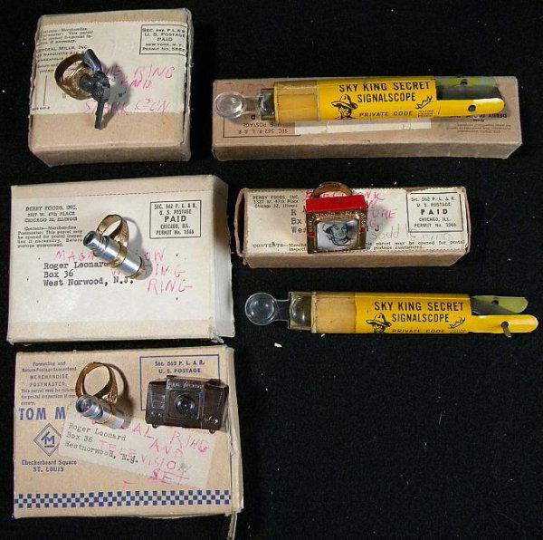 LOT OLD TV STAR PREMIUM RINGS WHISTLES AND OTHERS I: LOT OLD TV STAR PREMIUM RINGS WHISTLES AND OTHERS IN ORIGINAL BOXES, AS PICTURED. TOM MIX, SKY KING AND OTHERS.