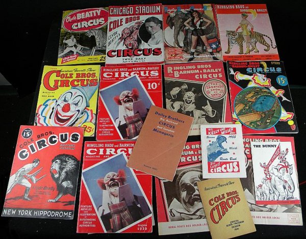 LOT OF OLD CIRCUS PROGRAMS WITH NICE DECORATIVE CO: LOT OF OLD CIRCUS PROGRAMS WITH NICE DECORATIVE COVERS. OVERALL NICE CONDITION, SOME LOOSE COVERS.
