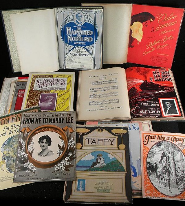 BOX EARLY SHEET MUSIC INCL. BOUND BOOKS: NICE LOT OF OLDER SHEET MUSIC, INCLUDING BOOKS OF BOUND SHEETS, WITH NICE COVERS. SOME LOOSE ONES ALSO.