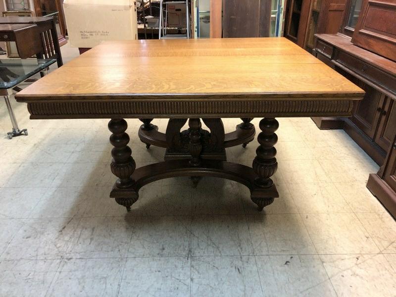 FABULOUS CIRCA 1900 QUARTER SEWN OAK EXTENSION DINING (1 of 5)