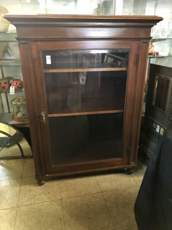 MAHOGANY 1 DOOR BEVELED GLASS BOOKCASE IN VERY NICE (1 of 2)