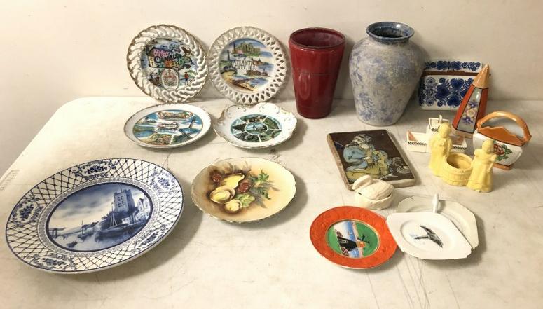 ESTATE LOT MISC. ESTATE PORCELAINS & POTTERY VASE, (1 of 7)