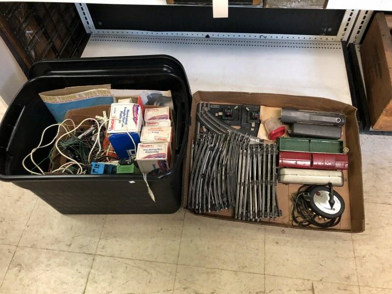ESTATE LOT MISC. TRAINS, LIONEL SET & ACCESSORIES IN (1 of 5)