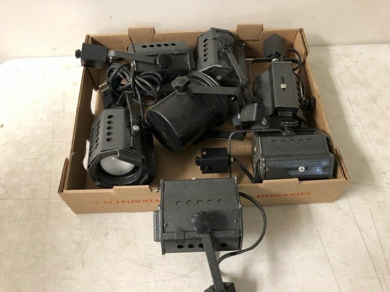 LOT OF (7) SMALL THEATER LIGHTS INCL. (6) MATCHING. (1 of 4)