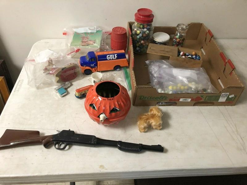 MISC LOT OF ESTATE TOYS, ETC INCLUDING OLD MARBLES,: MISC LOT OF ESTATE TOYS, ETC INCLUDING OLD MARBLES, PLASTIC GUN, VEHICLES, ETC