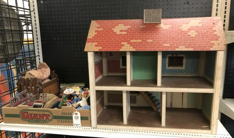 OLD DOLL HOUSE PLUS FURNITURE, FIGURES AND OLD FOLDING (1 of 7)