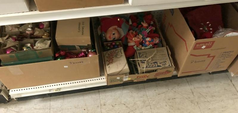 3 BOXES OF ESTATE CHRISTMAS ORNAMENTS AND ACCESSORIES, (1 of 4)