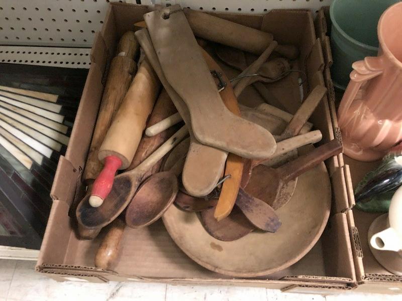 BOXLOT OF MISC ESTATE WOODEN COUNTRY ITEMS (1 of 1)