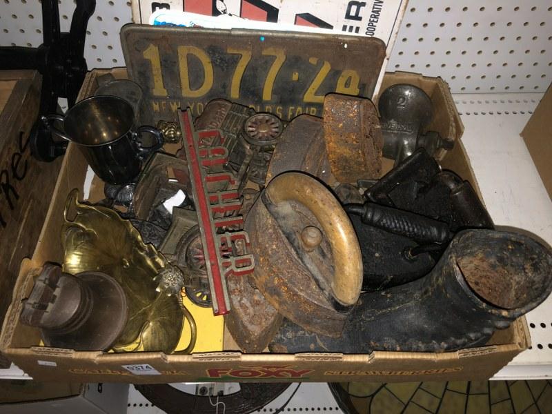 ESTATE LOT OF OLD MISC METAL AND IRON ITEMS, GOOD LOT (1 of 2)