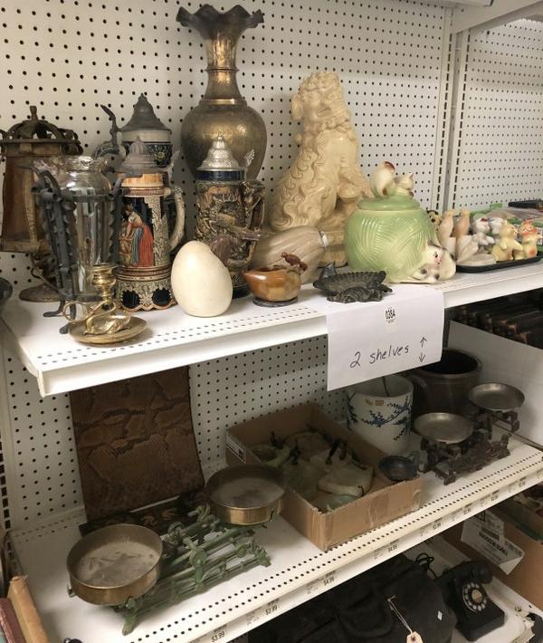 ESTATE 2 SHELF LOT INCLUDES STEINS, VASES, SALT &: ESTATE 2 SHELF LOT INCLUDES STEINS, VASES, SALT & PEPPER SHAKERS, FIGURES, 2 SCALES, CROCK, ONYX PEN HOLDERS, ALLIGATOR PURSE, ETC