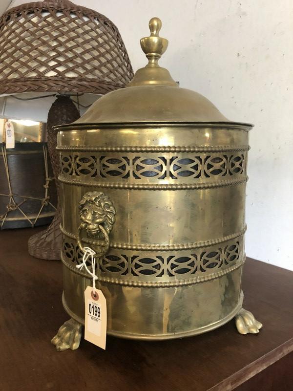 BRASS ASH HOLDER W/REMOVABLE INSERT WITH LID AND LION (1 of 2)