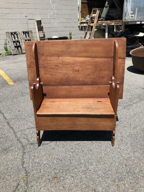 EARLY HUDSON VALLEY HUTCH TABLE, FROM DUTCHESS COUNTY (1 of 3)