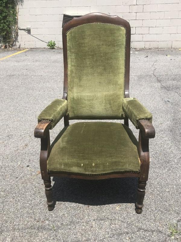 VICTORIAN ERA GREEN VELVET RECLINING ARMCHAIR, AS FOUND: VICTORIAN ERA GREEN VELVET RECLINING ARMCHAIR, AS FOUND ESTATE CONDITION, MAY NEED SOME TWEAKING