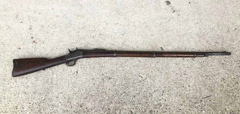 ANTIQUE NON WORKING ESTATE RIFE, POSSIBLY MILITARY, (1 of 8)