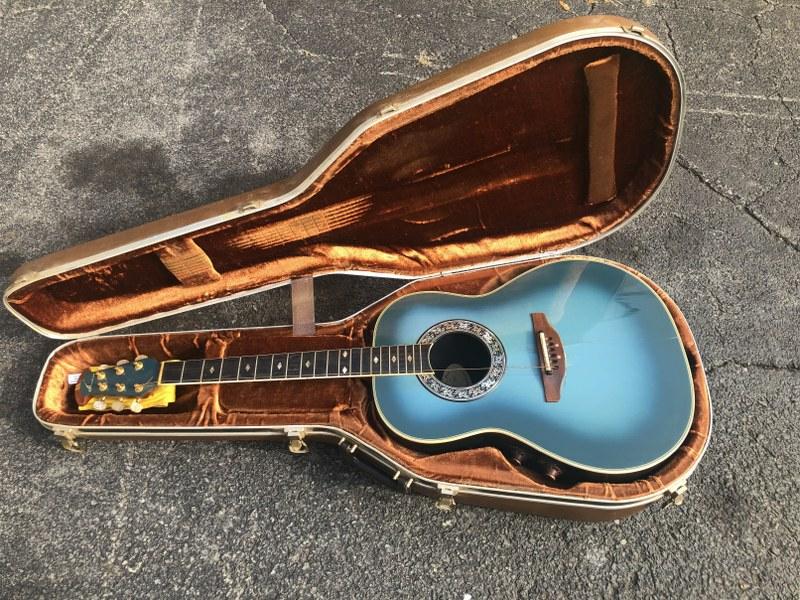 OVATION 1982-8 MODEL ACOUSTIC GUITAR WITH HARD CASE, (1 of 10)