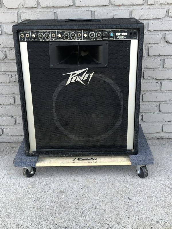 PEAVEY KB 300 AMPLIFIER, WORKING, FROM ESTATE COLLECTON (1 of 5)