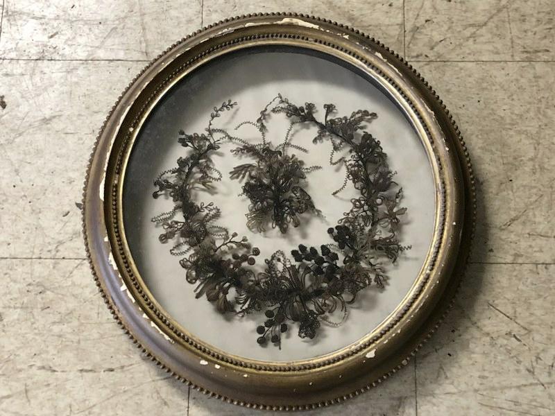 19TH C VICTORIAN HAIR MOURNING WREATH IN A SHADOWBOX (1 of 4)