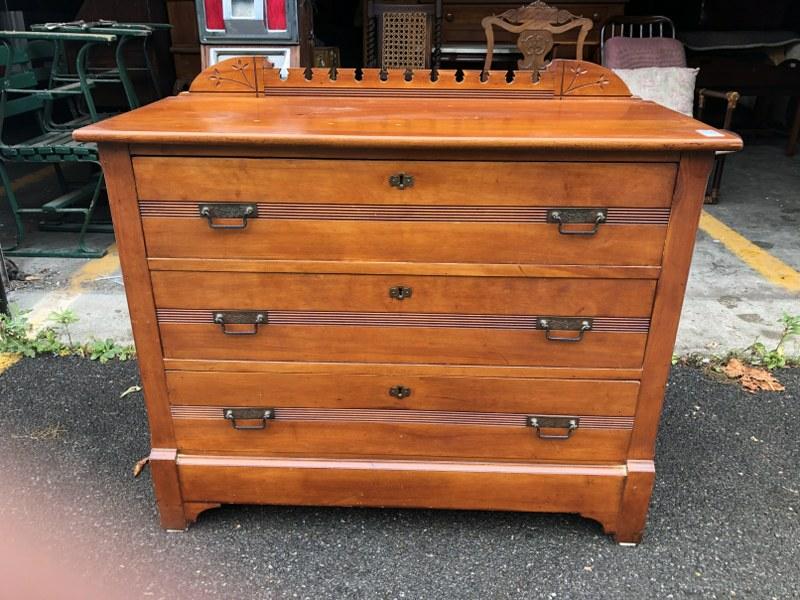 MAPLE CIRCA 1910 3 DRAWER DRESSER W/CARVING ON: MAPLE CIRCA 1910 3 DRAWER DRESSER W/CARVING ON BACKSPLASH, MEASURES 39" W X 18" DEEP X 32" H