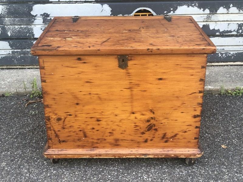 EARLY SMALL PINE DOVETAILED STORAGE CHEST, OLDER (1 of 4)